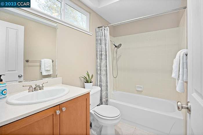 305 Lake Ct photo 5