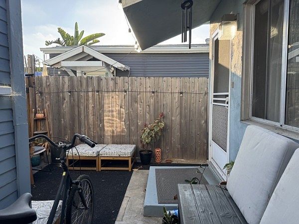 2567 1/2 B St photo 3