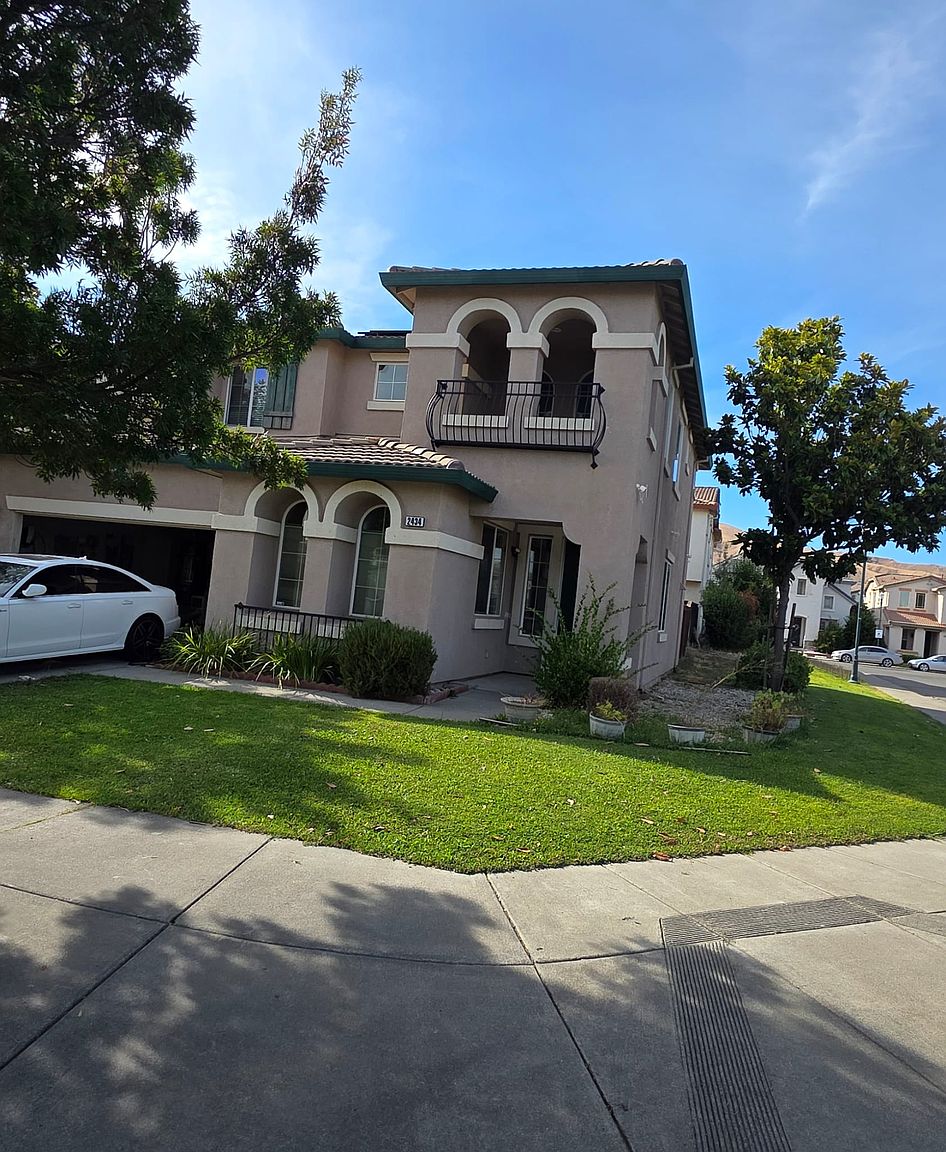2434 Digerud Dr photo 2