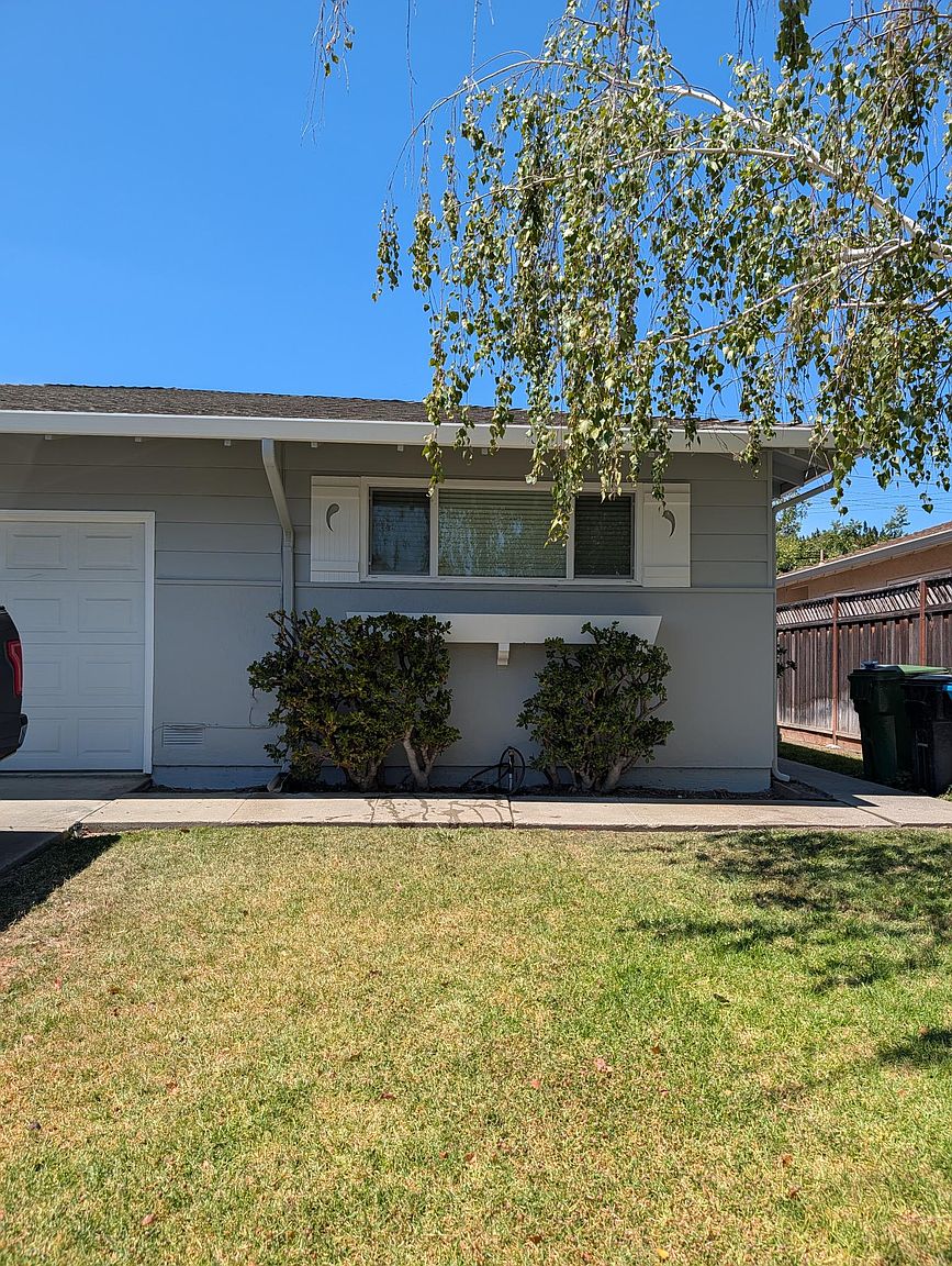 2BR/1BA Duplex on White Dr · Santa Clara