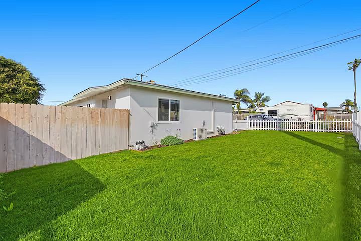 983 Elder Ave photo 4