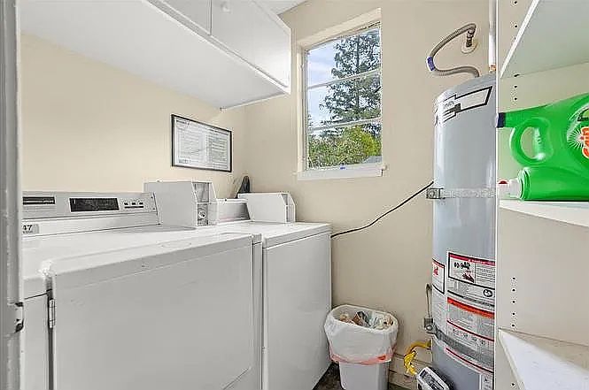 2735 Byron St photo 3