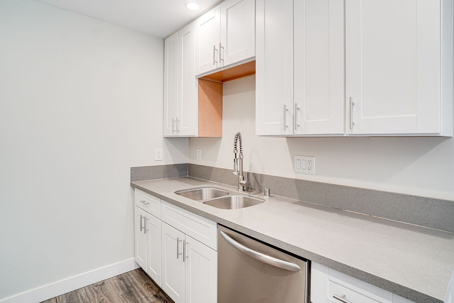 1 beds  1.0 baths photo 5