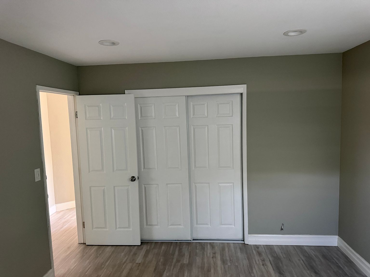 105 Spring Ave photo 2