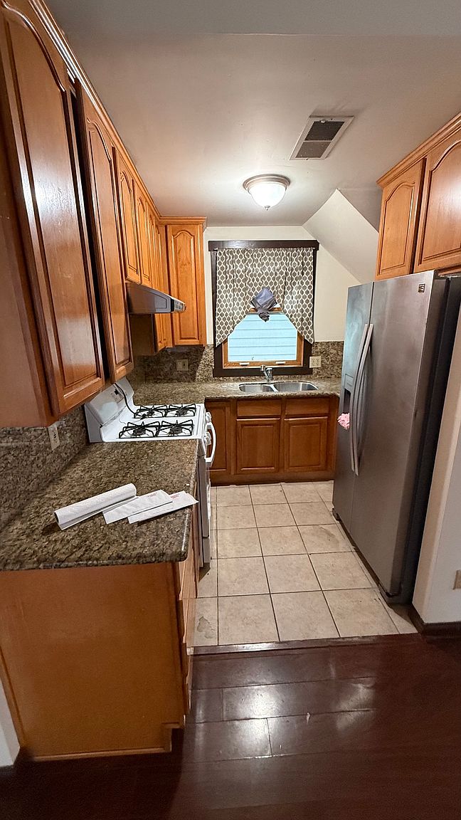 1611 Walnut St photo 3
