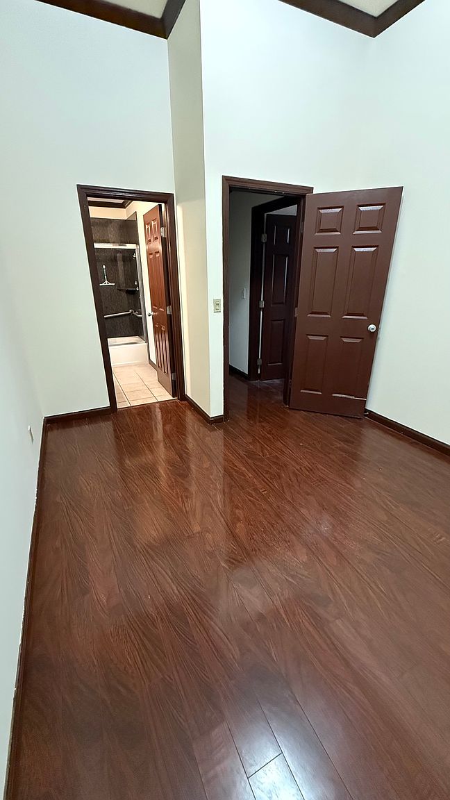1611 Walnut St photo 5