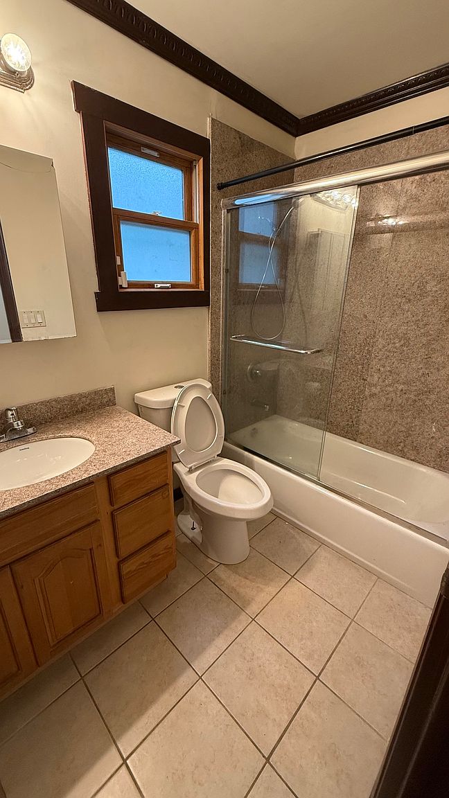 1611 Walnut St photo 4
