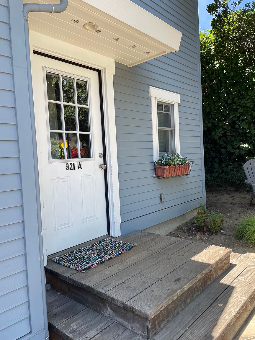 921A Western Dr photo 2