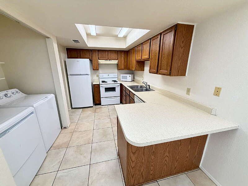 13644 N Hamilton Dr photo 5