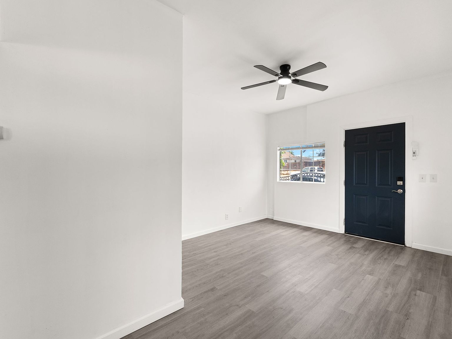 3204 Logan Ave photo 5