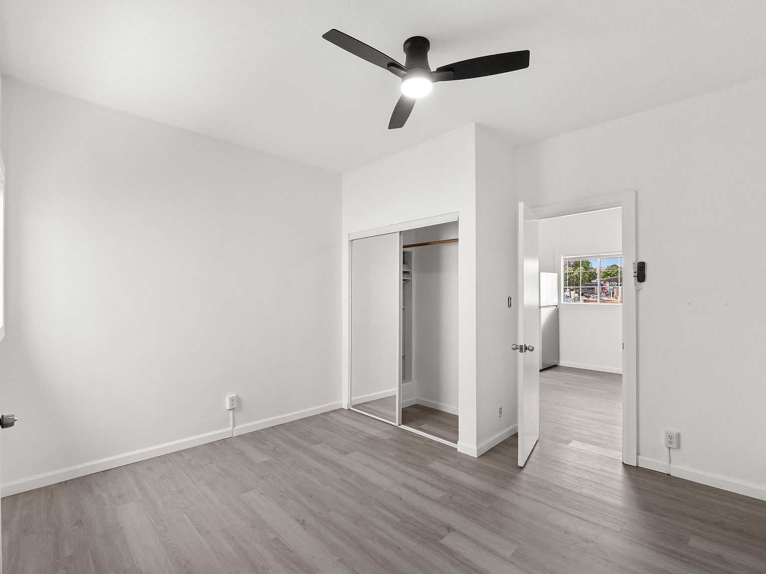 3204 Logan Ave photo 4