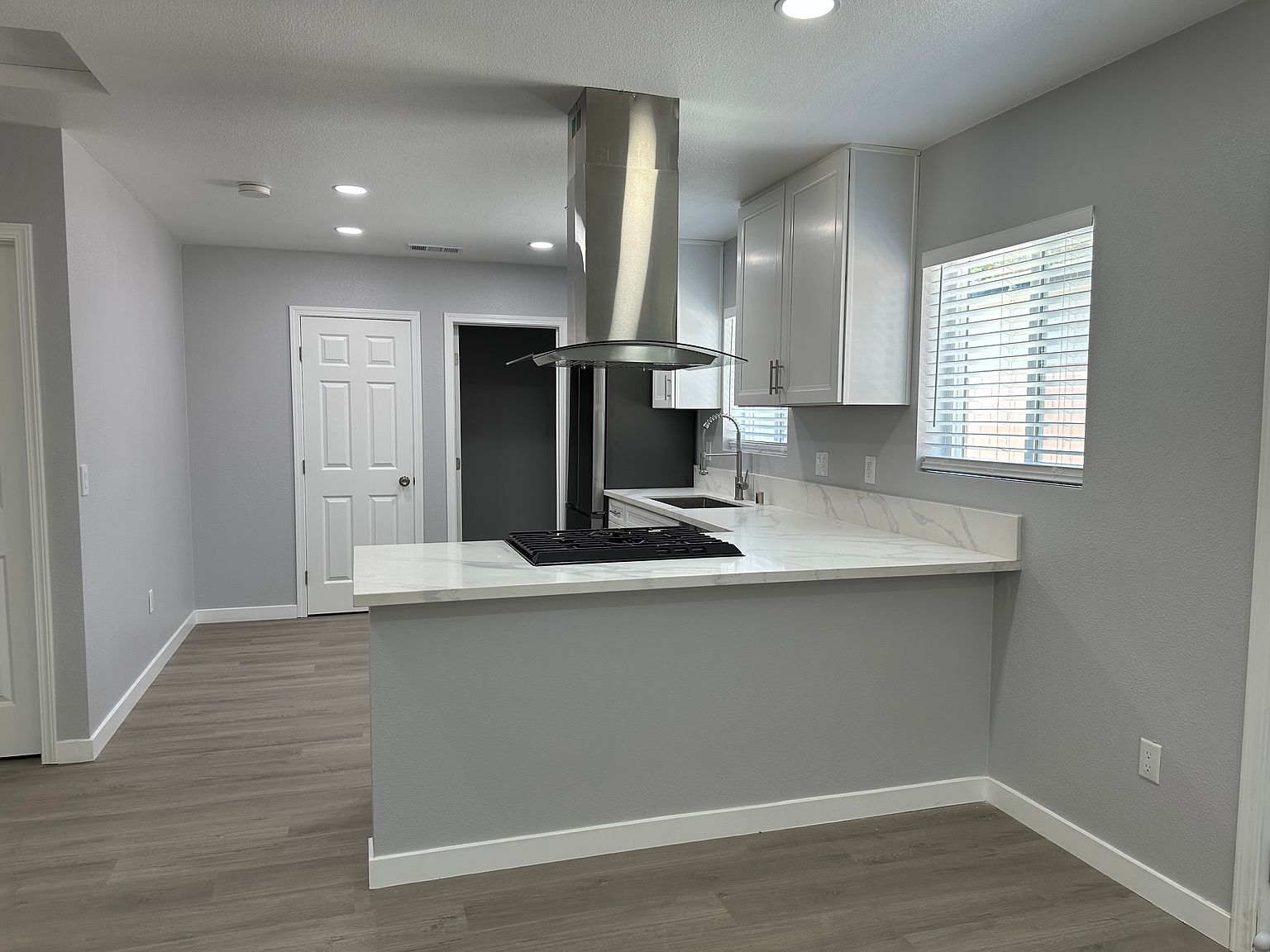 6622 Broadway photo 5