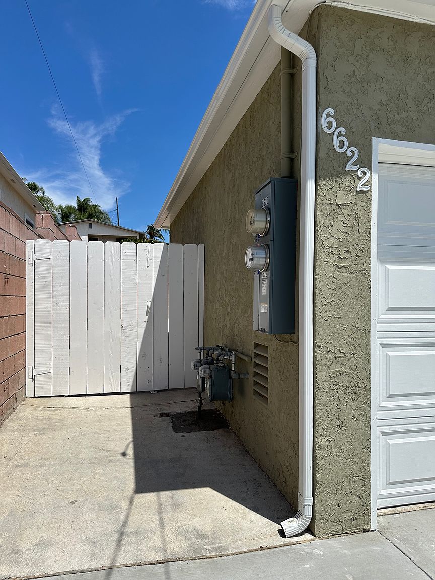 6622 Broadway photo 2