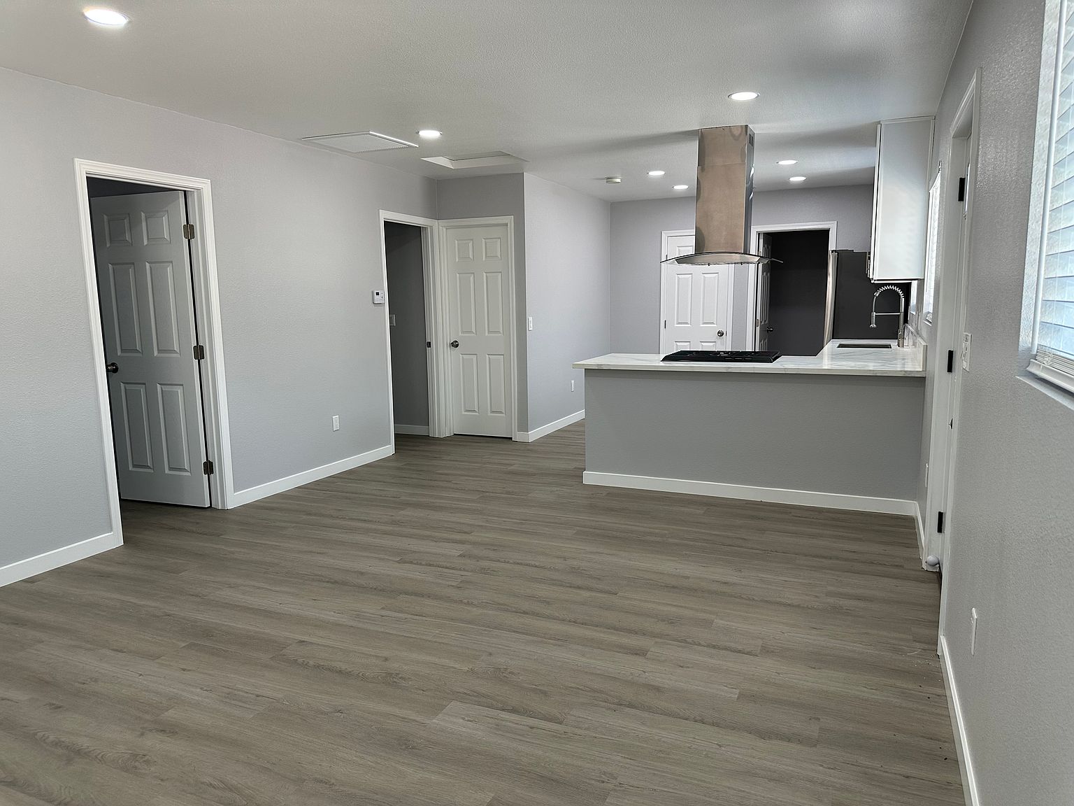 6622 Broadway photo 4