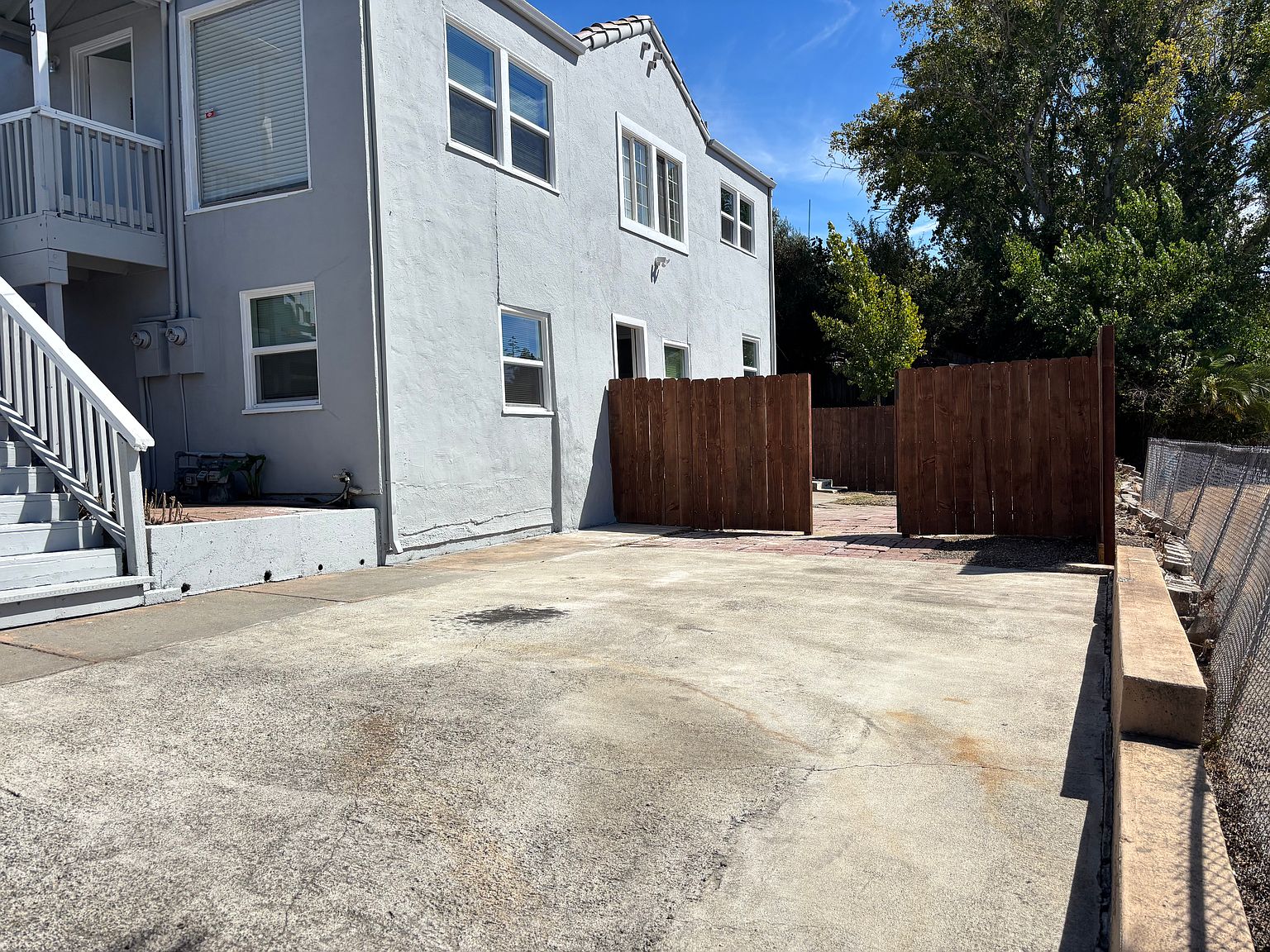 919 Mariposa St photo 3