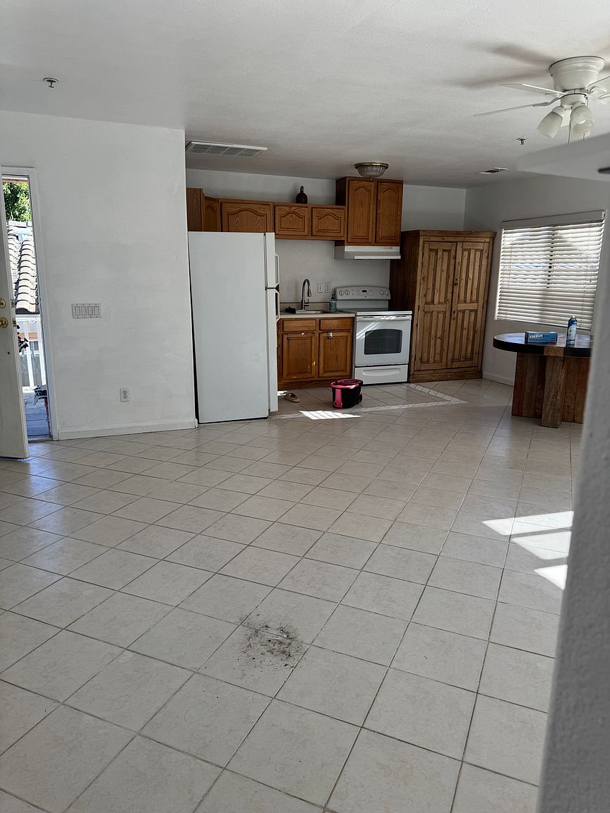 1511 Maxwell Ln photo 5