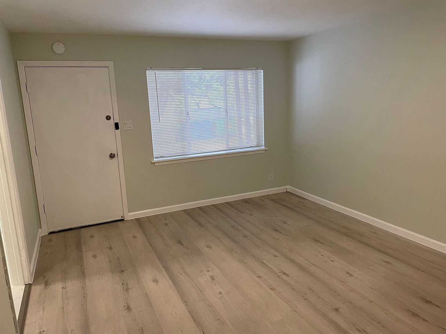 3218 Yosemite Ave photo 2