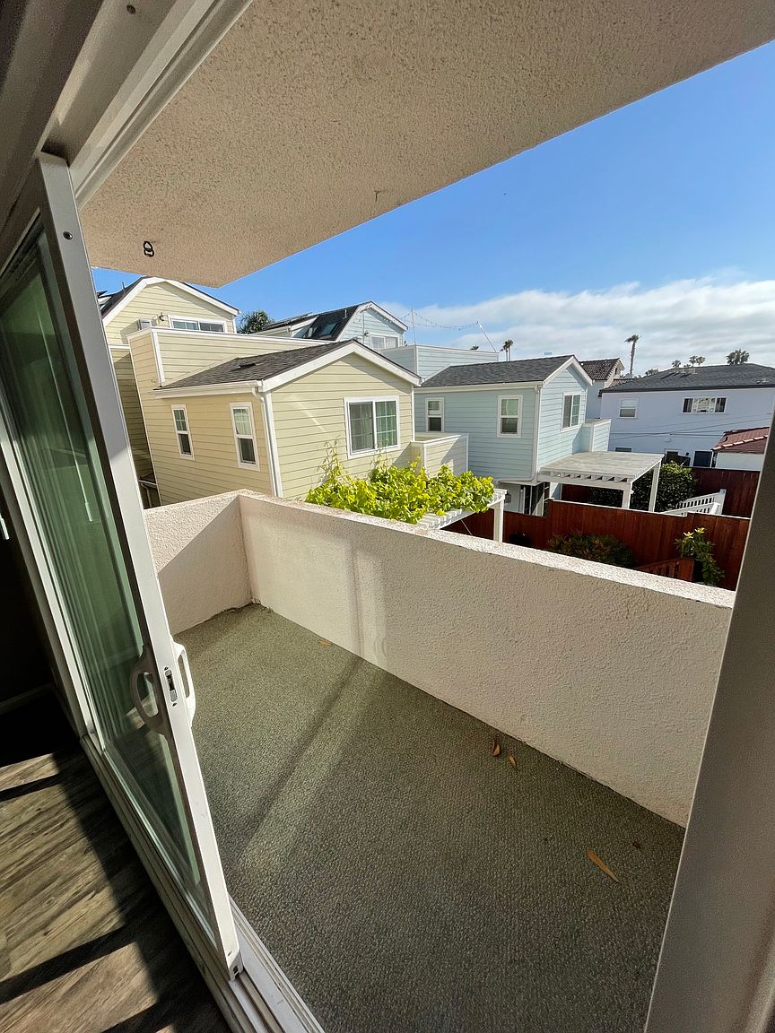 1488 Reed Ave photo 2