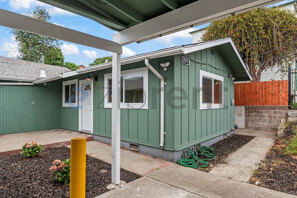 2BR/1BA Single Family House on Galindo St · Oakland photo 5