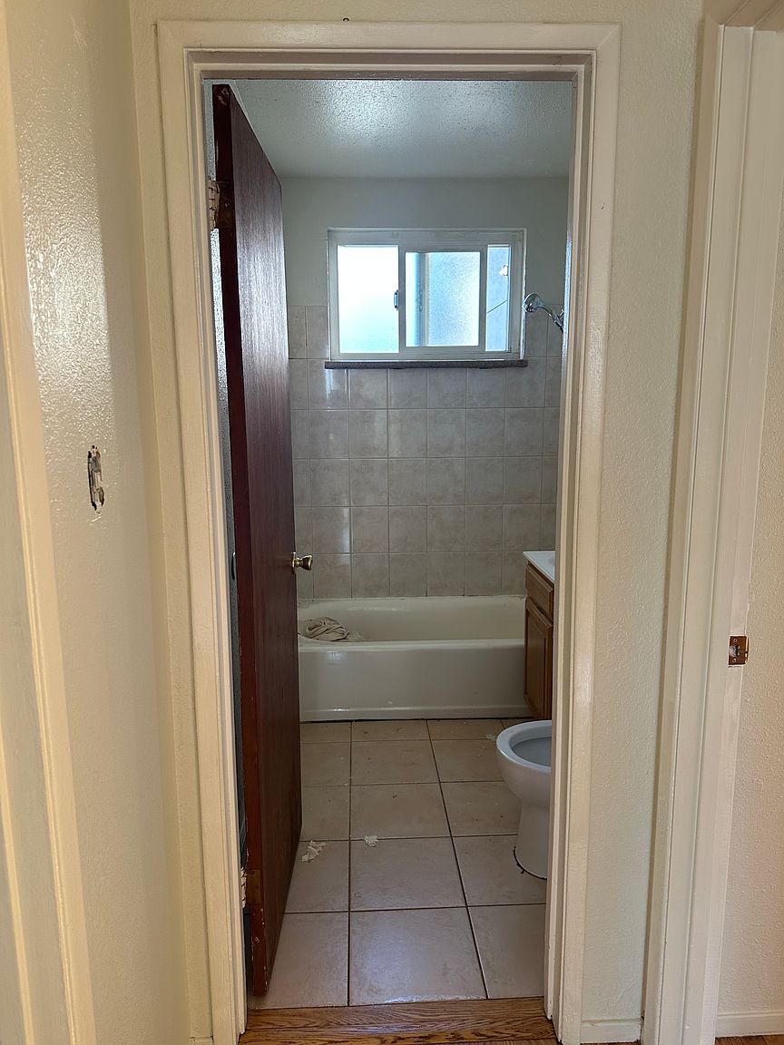 3527 Quigley St photo 5