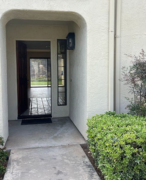 3129 Camino Del Arco photo 3