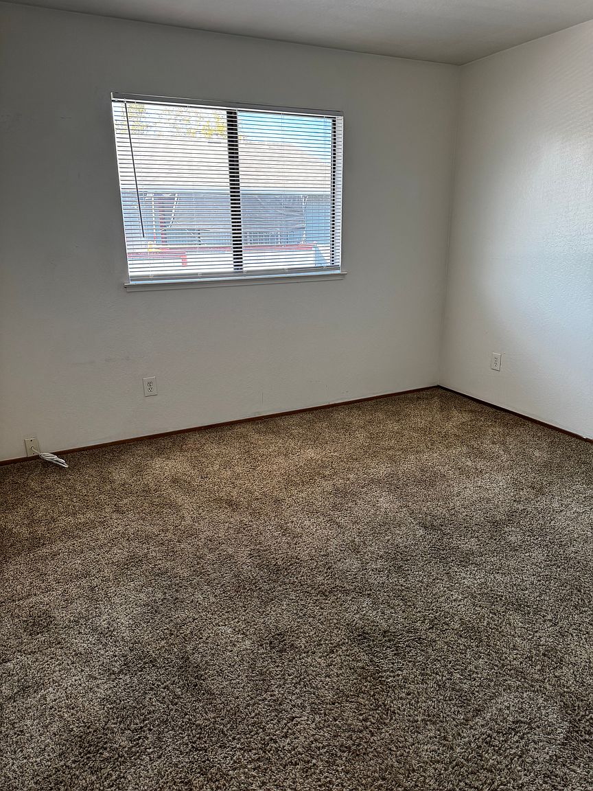 2408 L St photo 2
