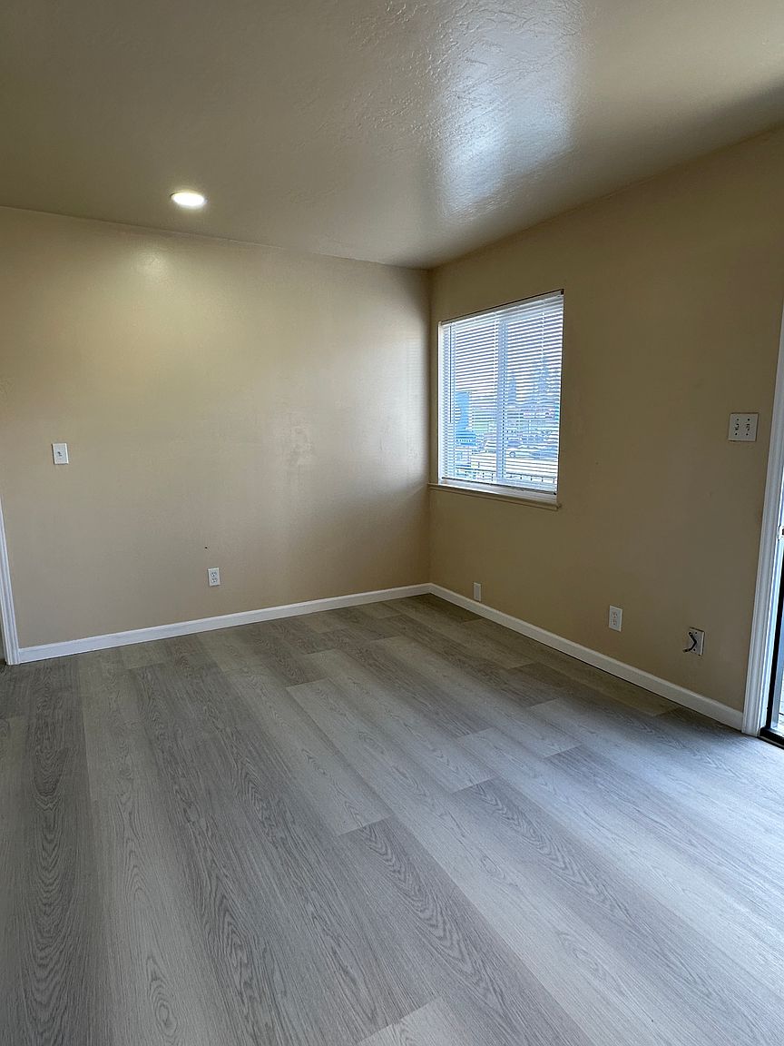 81 5th Ave photo 3