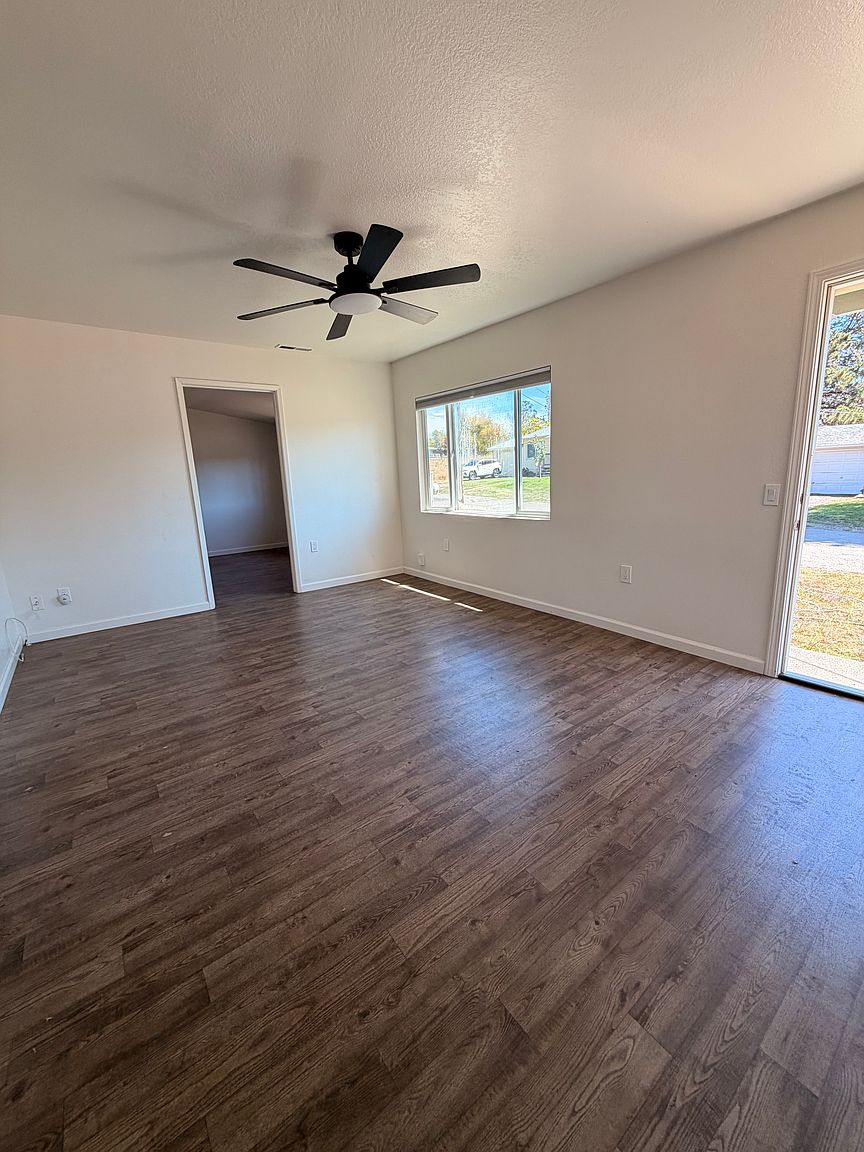 225 Adobe Rd photo 4