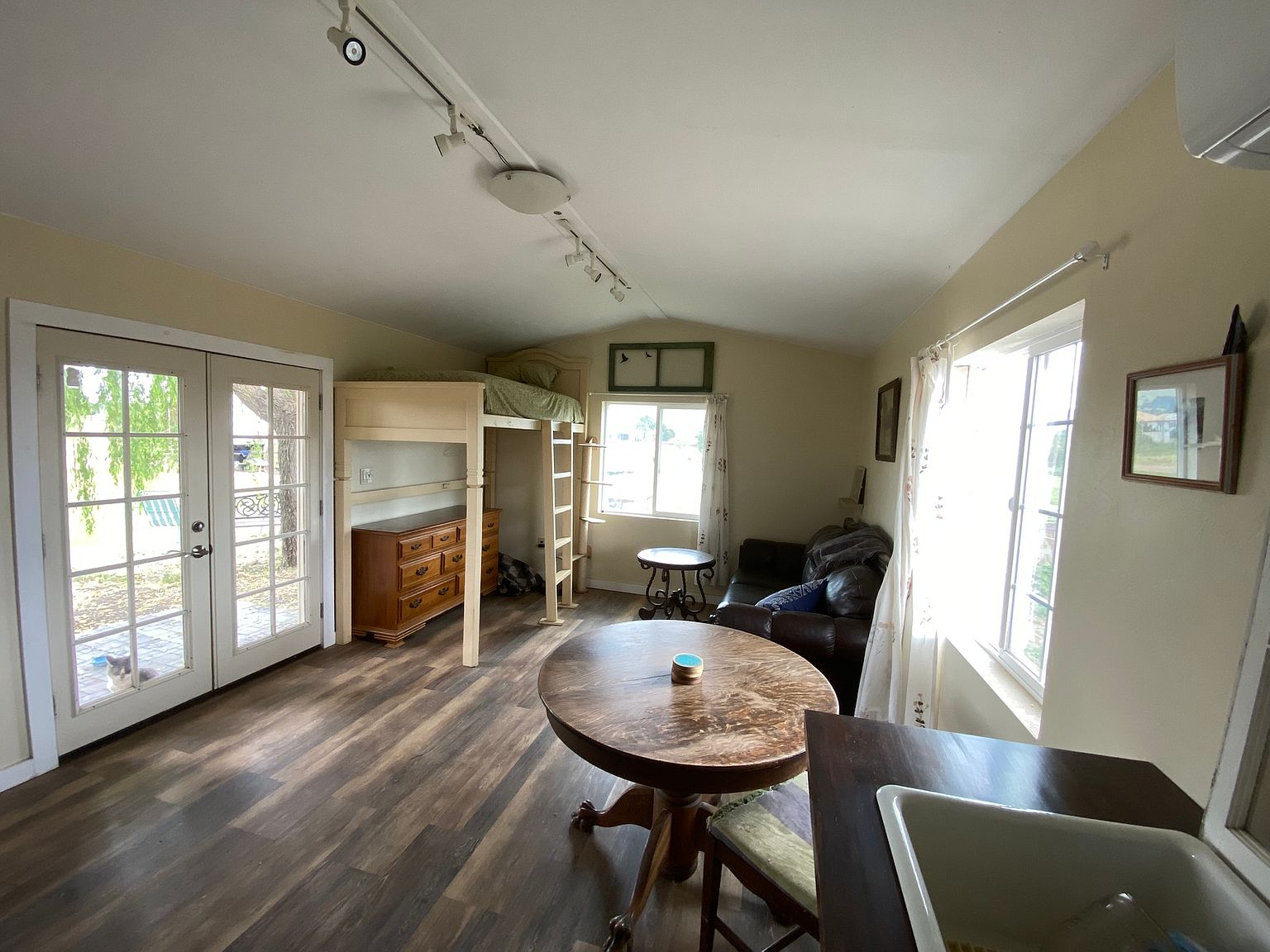 14015 Murphy Ave photo 3