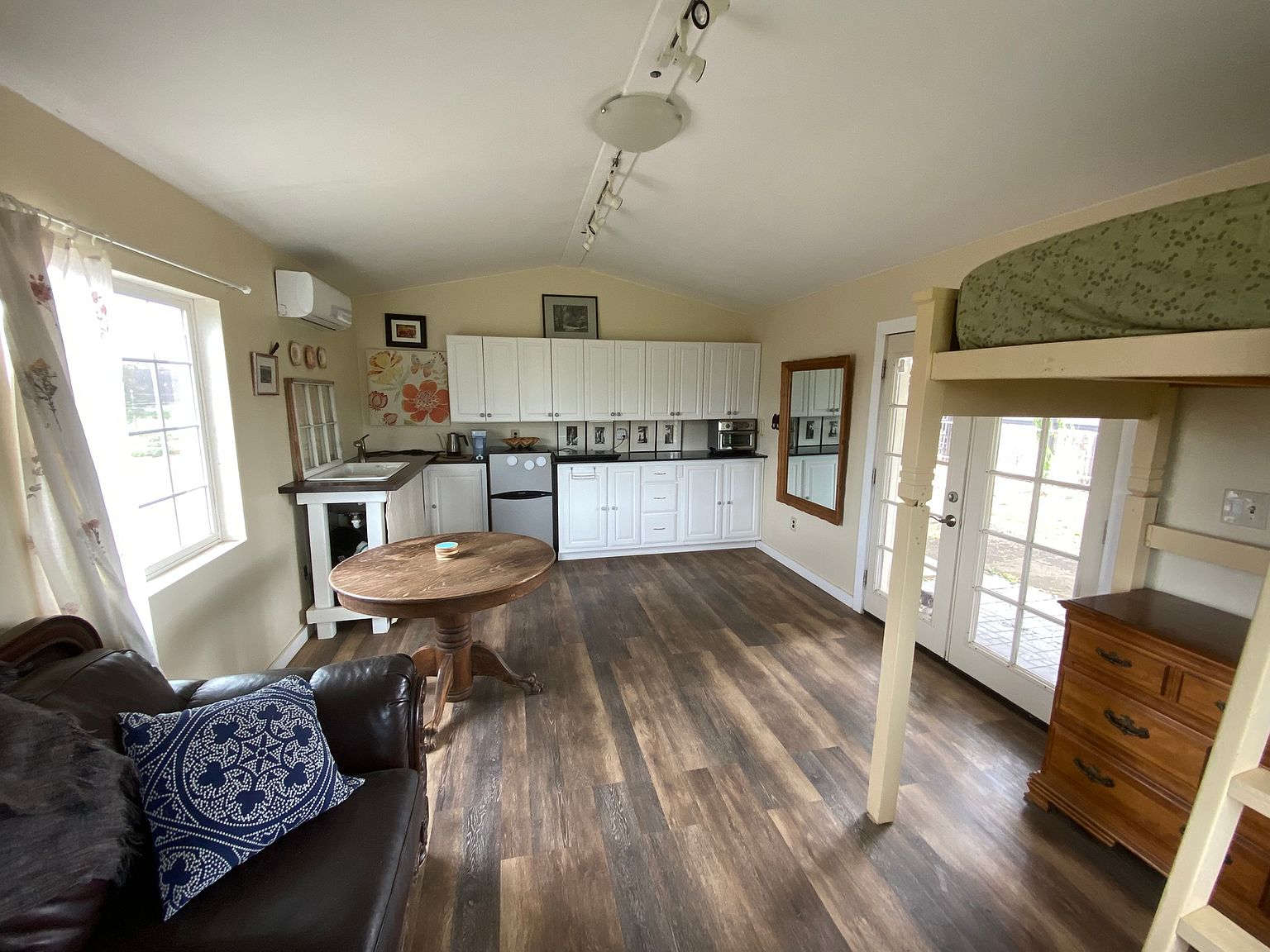 14015 Murphy Ave photo 2