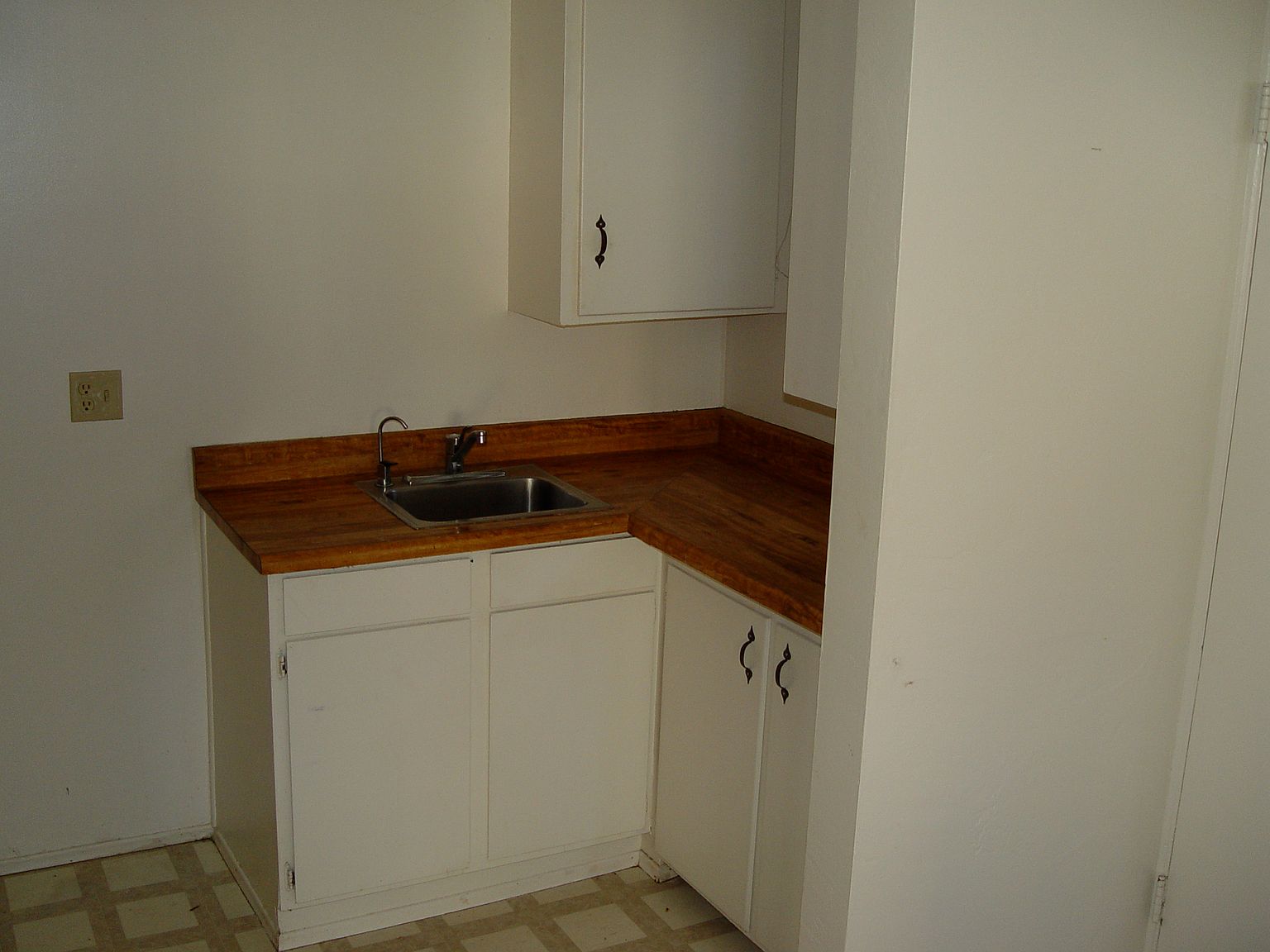 4806 Santa Cruz Ave photo 3