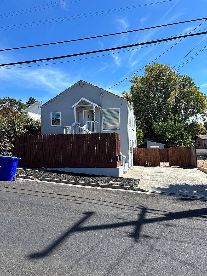 919 Mariposa St photo 2