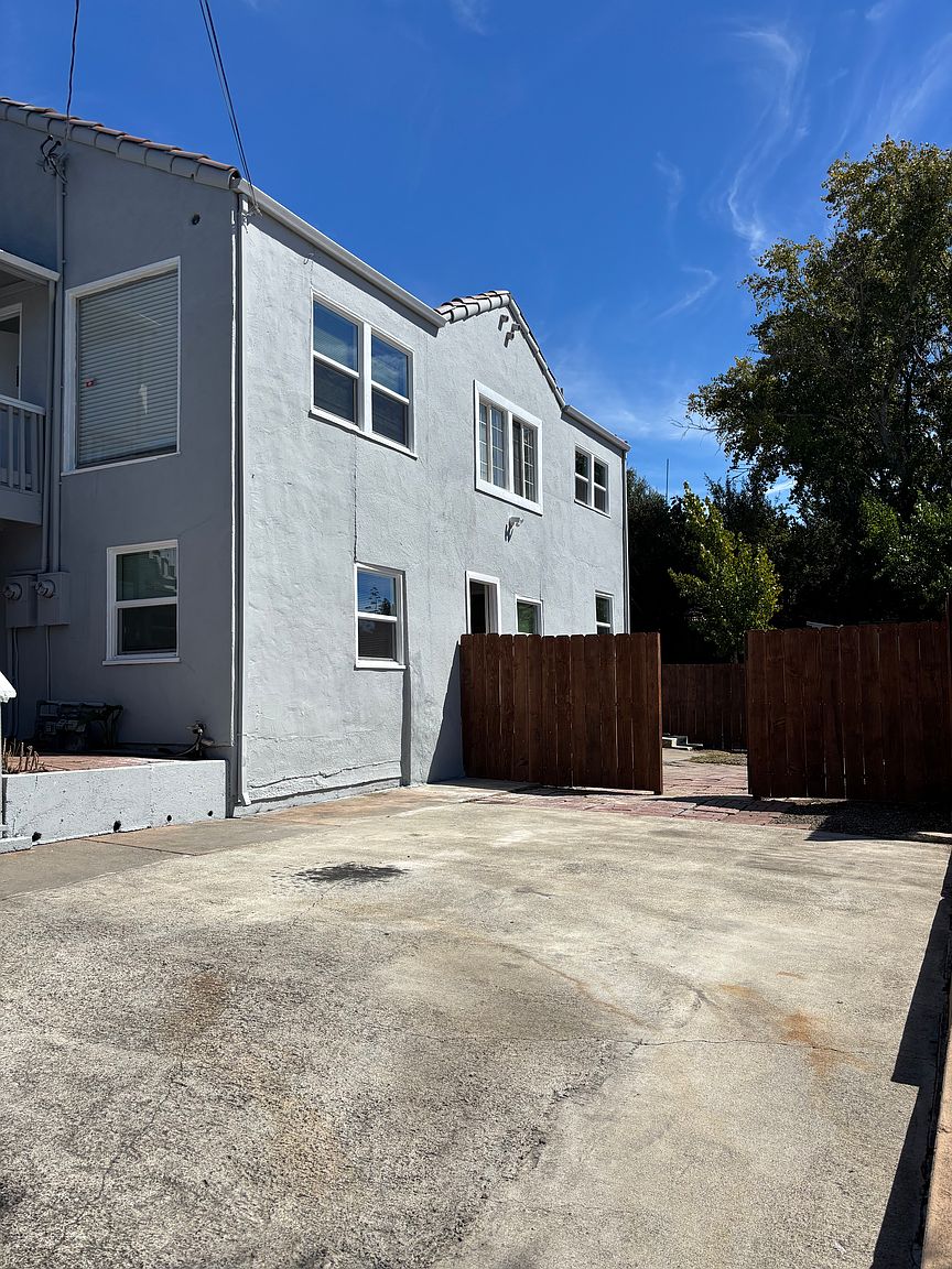 919 Mariposa St photo 4