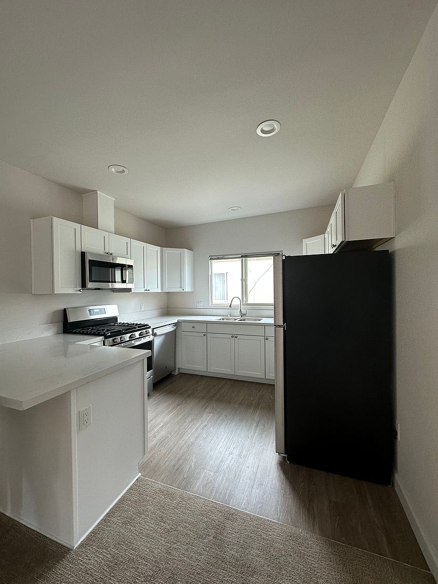 1026 A Ave photo 2