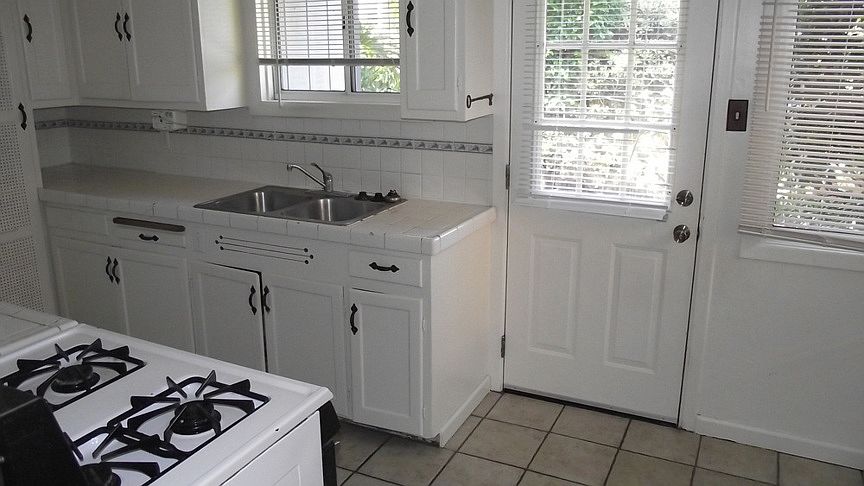 1270 Grand Ave photo 3