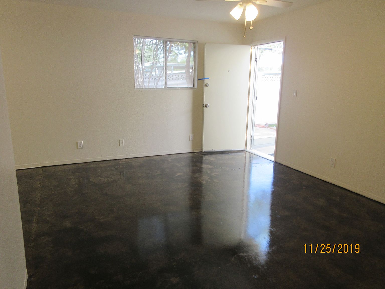 198 W Mariposa St photo 3