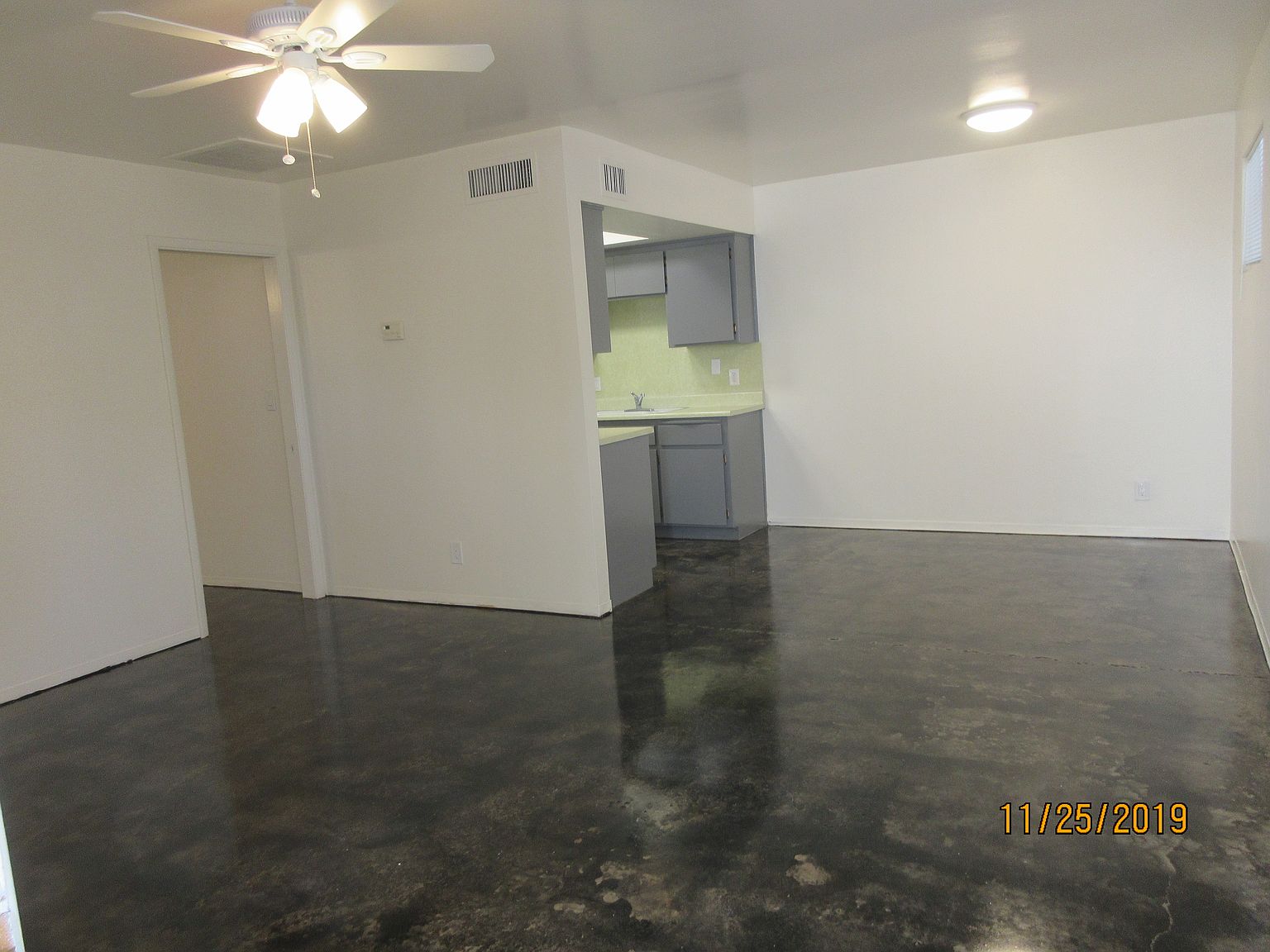 198 W Mariposa St photo 2