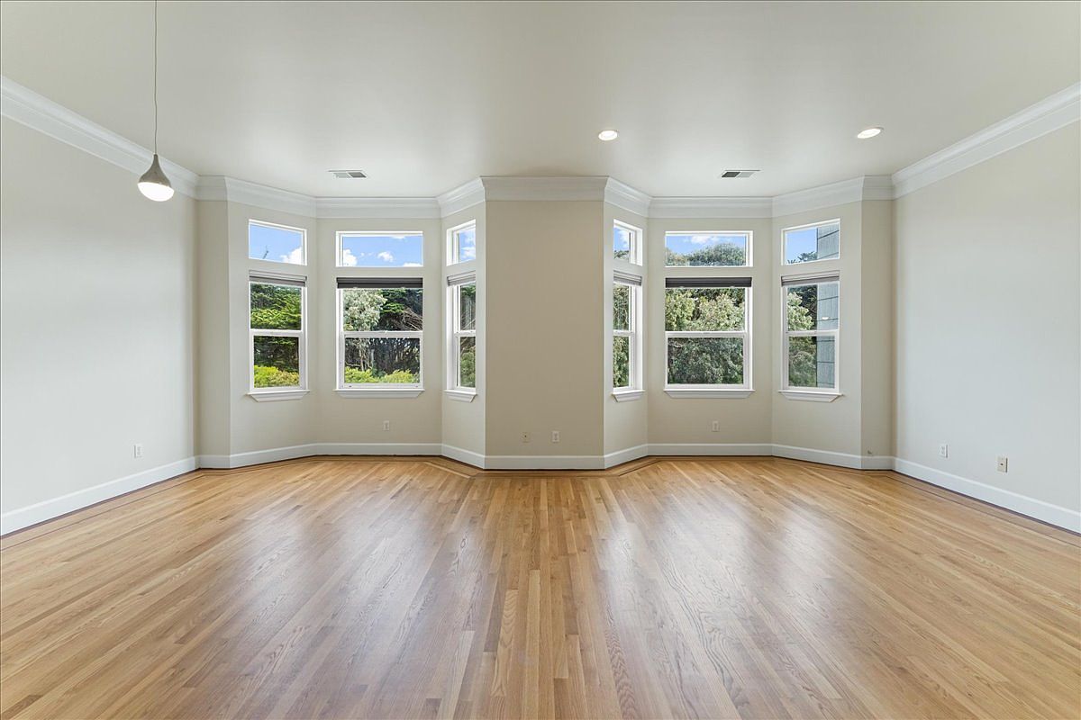 4619B Lincoln Way photo 3