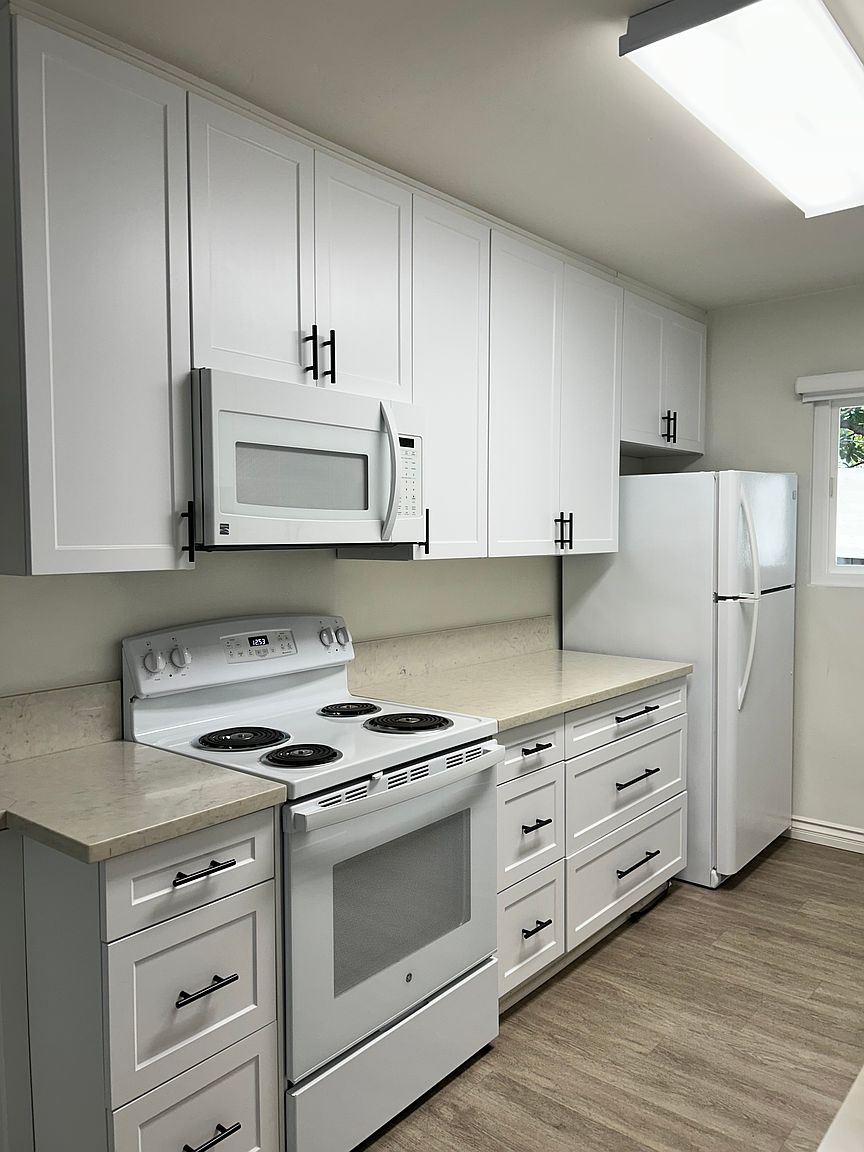 140 W Kalmia St photo 4