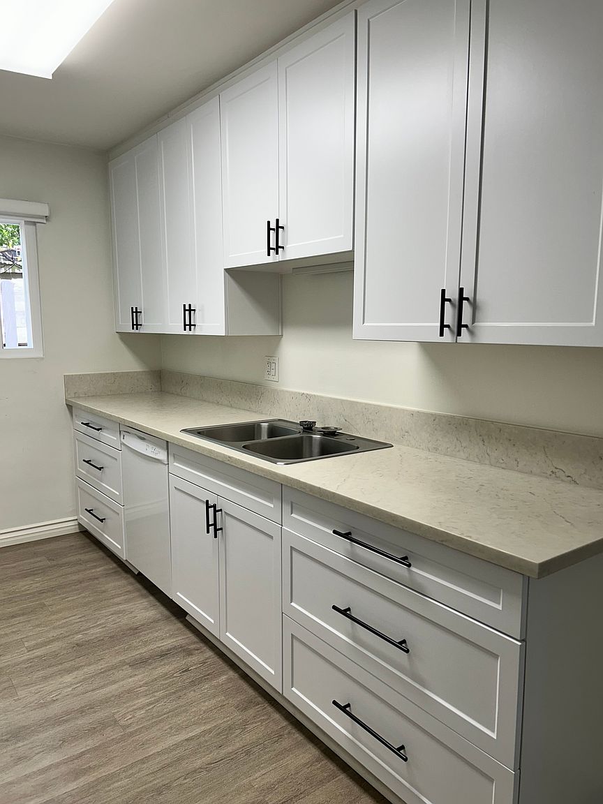 140 W Kalmia St photo 5