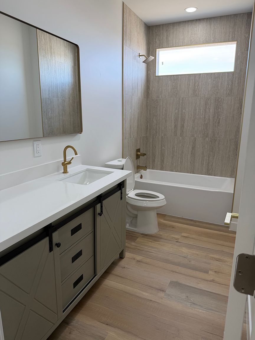 3110 E Mobile Ln photo 5