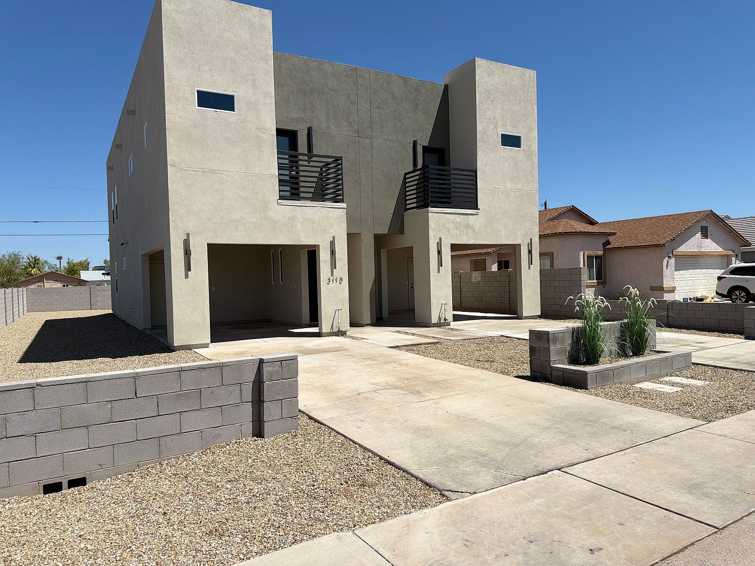 3110 E Mobile Ln photo 2