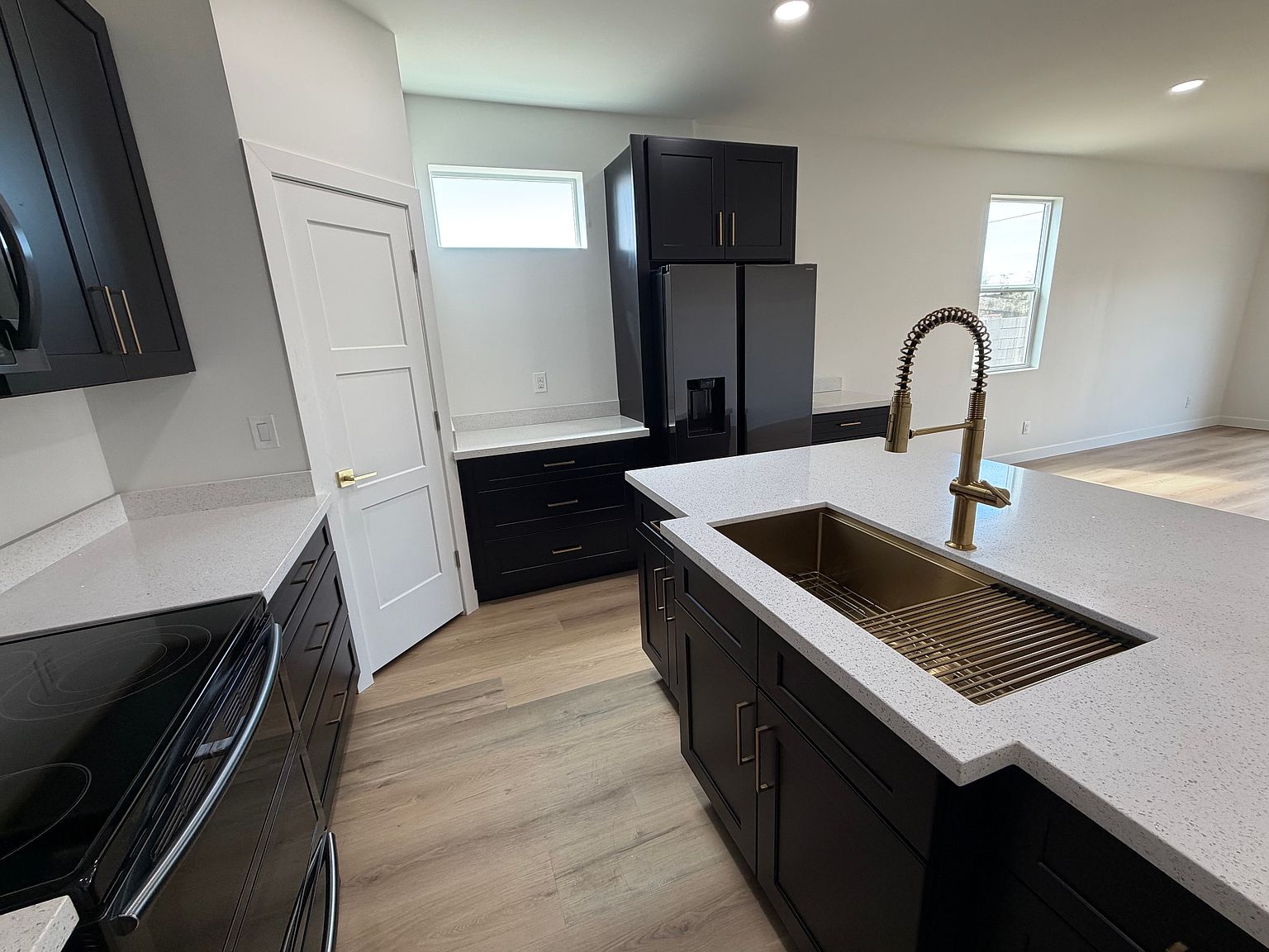 3110 E Mobile Ln photo 3