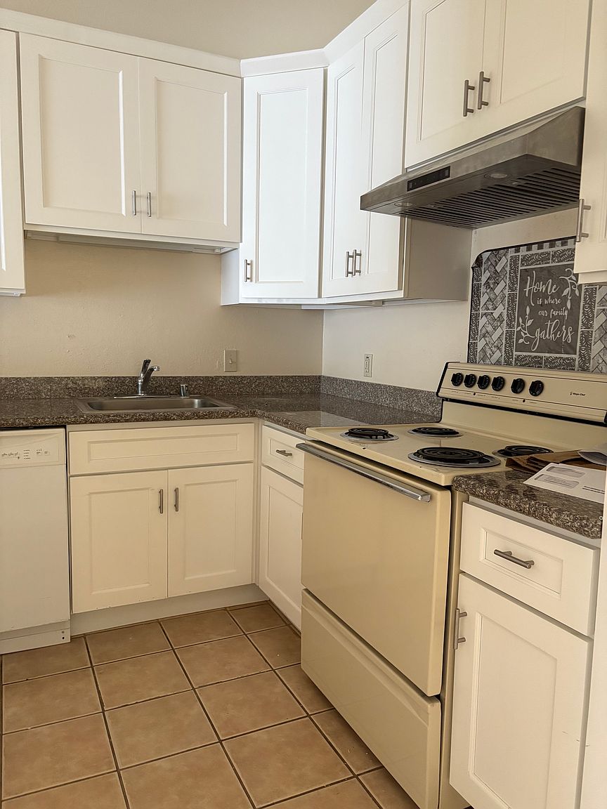 4664 Heyer Ave photo 2