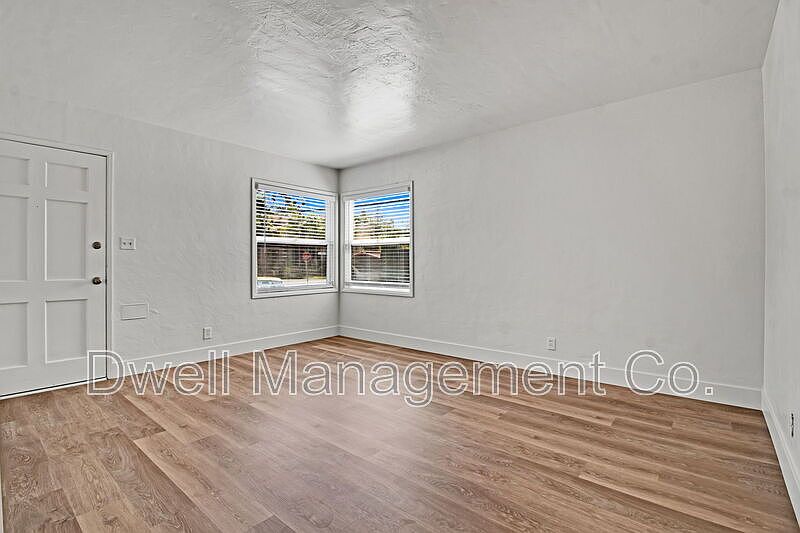 4913 Guava Ave photo 2