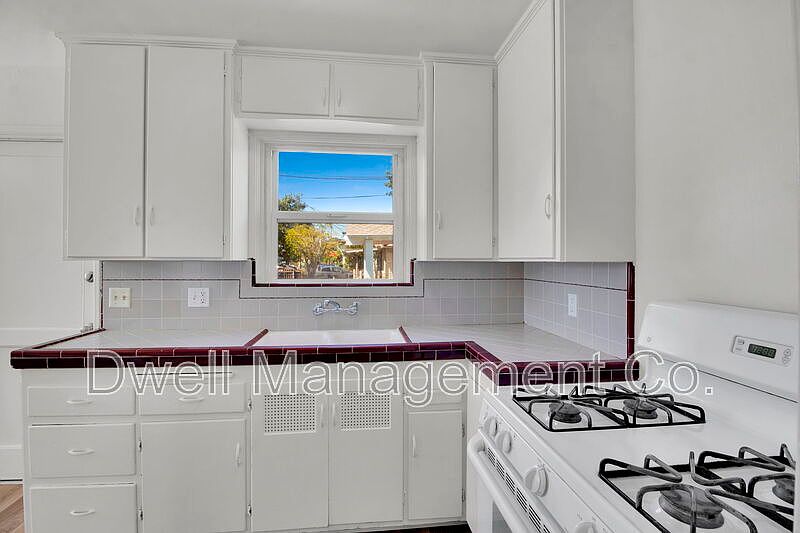 4913 Guava Ave photo 3