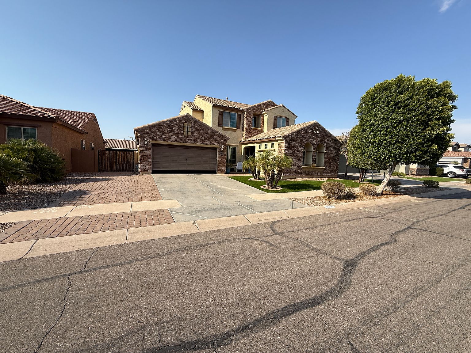 3546 E Ivanhoe St photo 4
