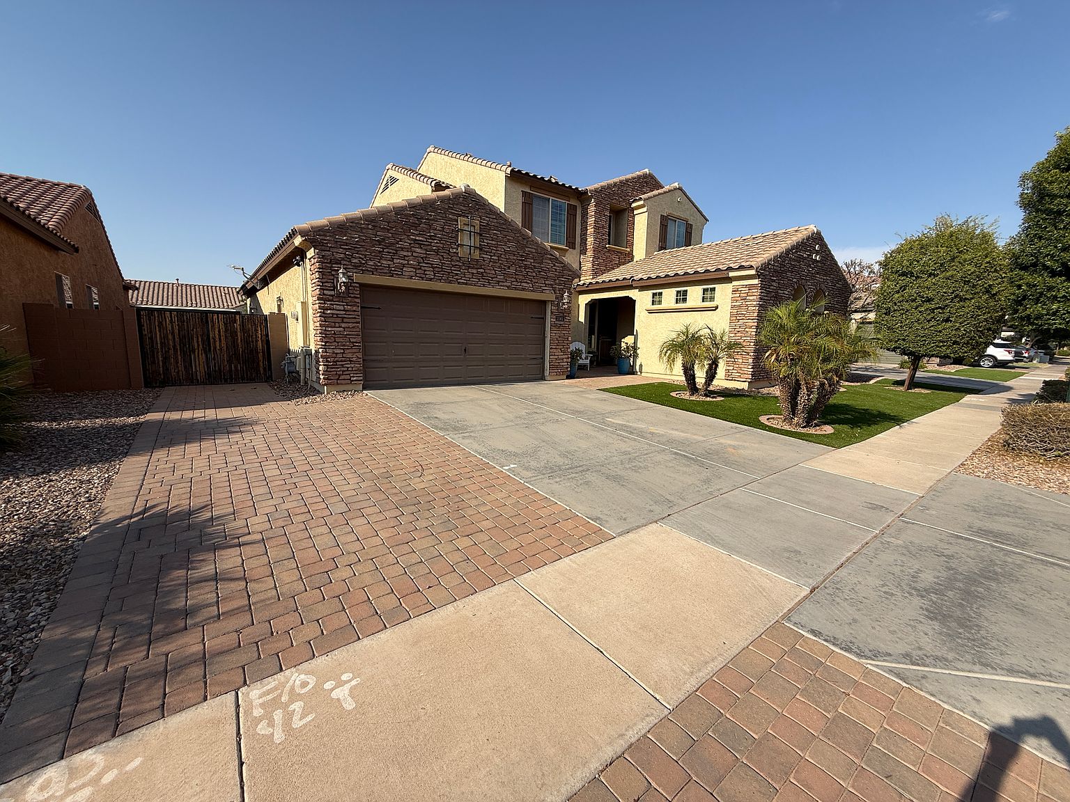 3546 E Ivanhoe St photo 2