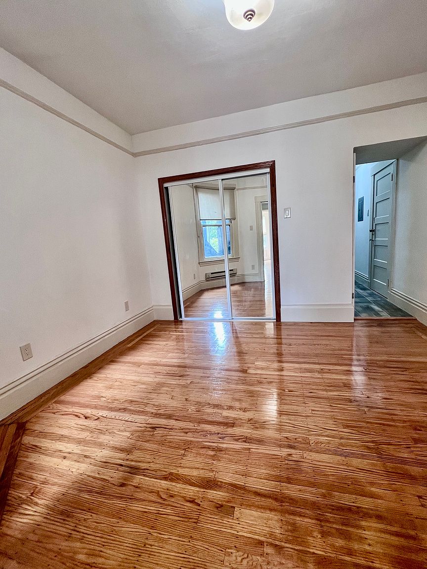 1362 Valencia St photo 3