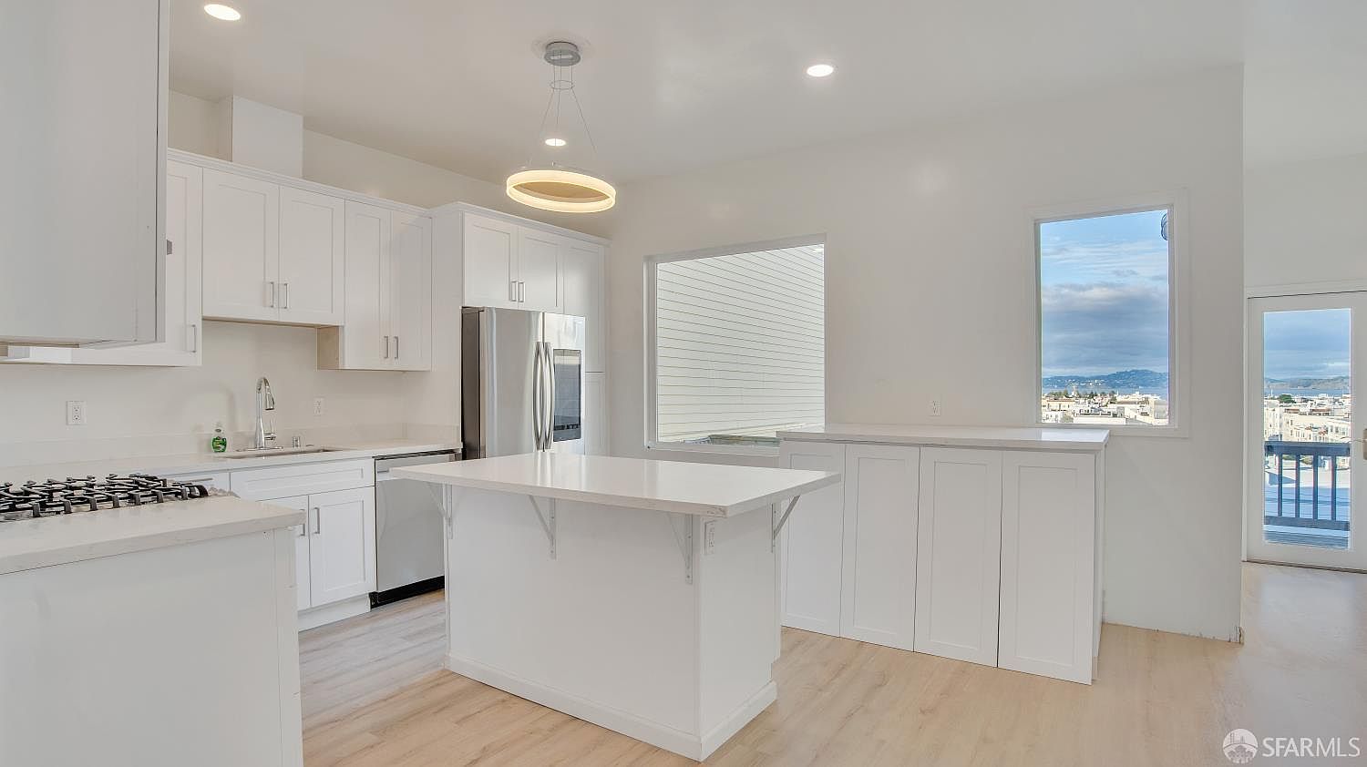2612 Greenwich St photo 3